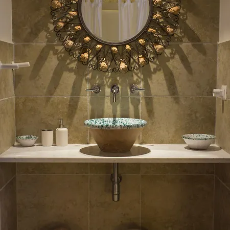 לינה וארוחת בוקר Casa Latina 3*