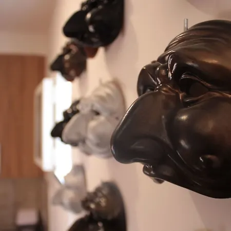 לינה וארוחת בוקר Casa Latina 3*